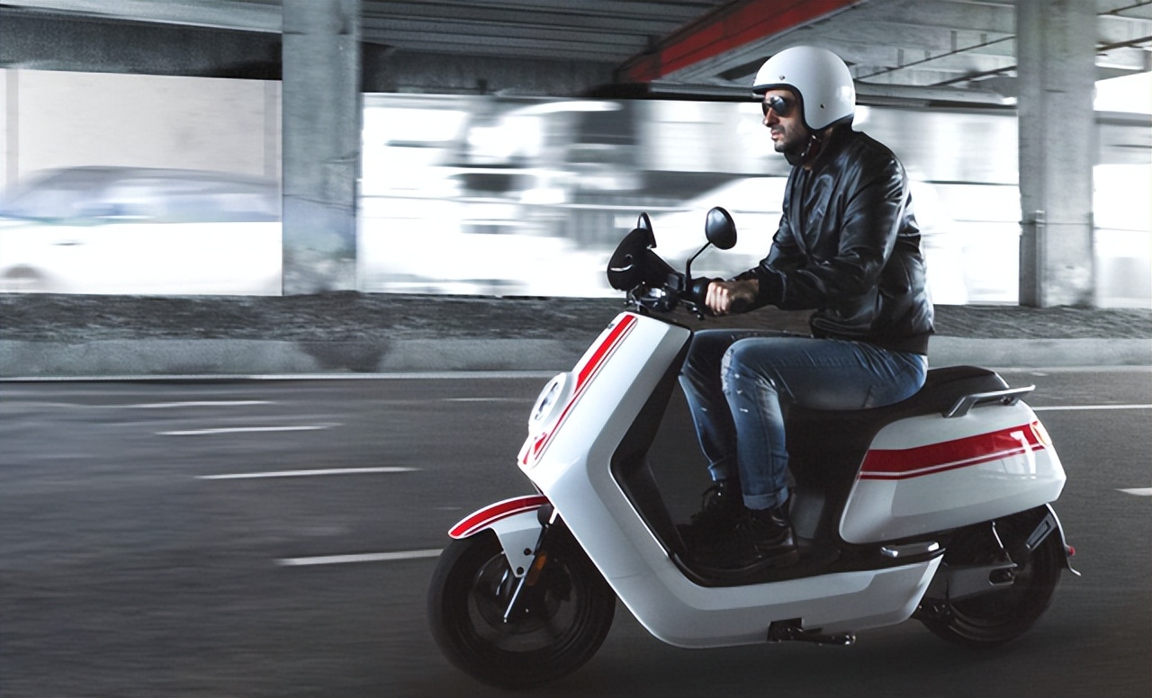 雅迪绿源爱玛小刀电动车哪个好,雅迪新日小刀哪个电瓶车好用