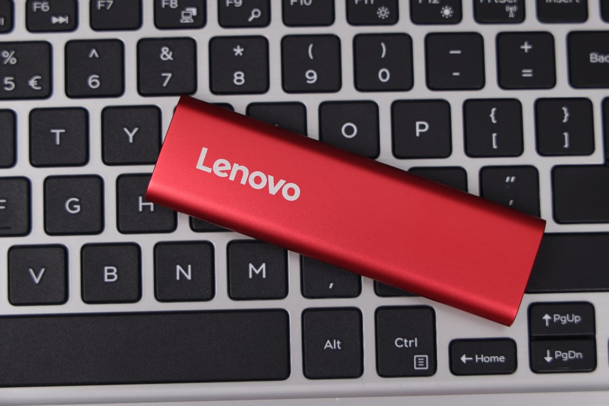 小似U盘，容量最高2TB：联想逐星ZX1移动硬盘评测