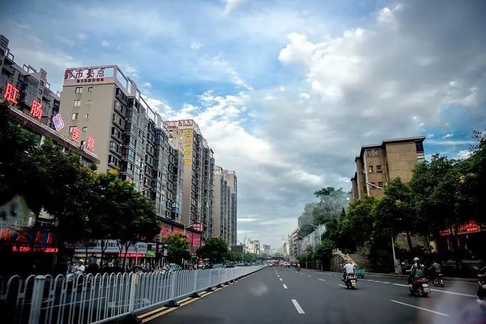 湖南美食小县城,湖南第二大最穷城市