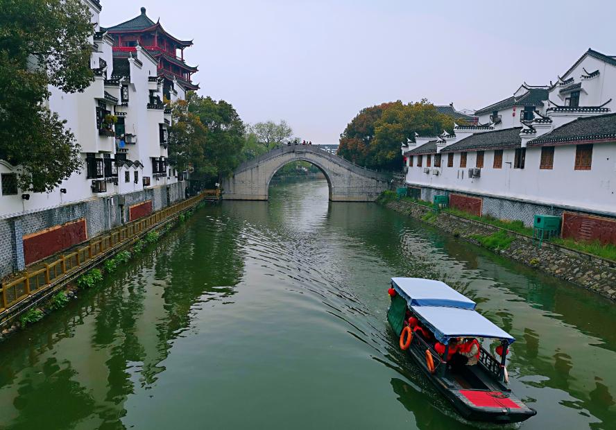 一个安静又安逸的小镇,一座让你心心念念的小镇