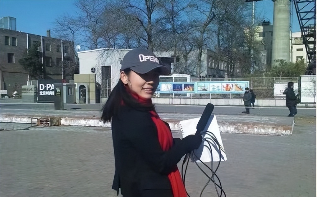 我央视导演，业余开滴滴、网店，做很多副业，一有时间就想着赚钱