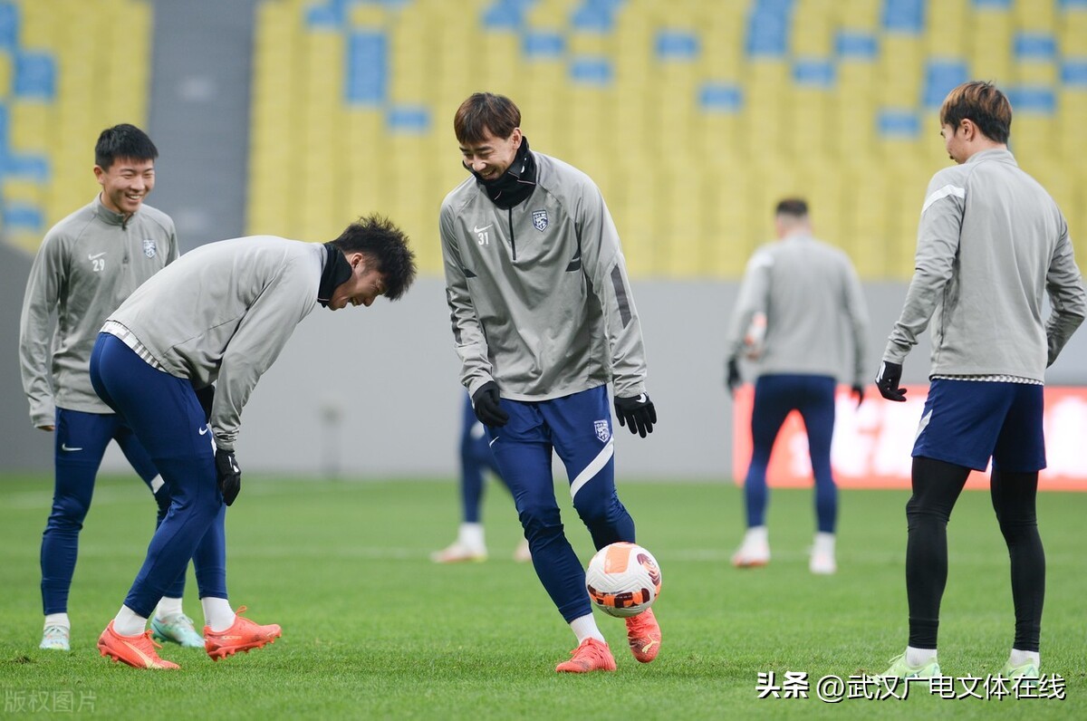 武汉三镇主场看球,武汉三镇比赛球迷现场