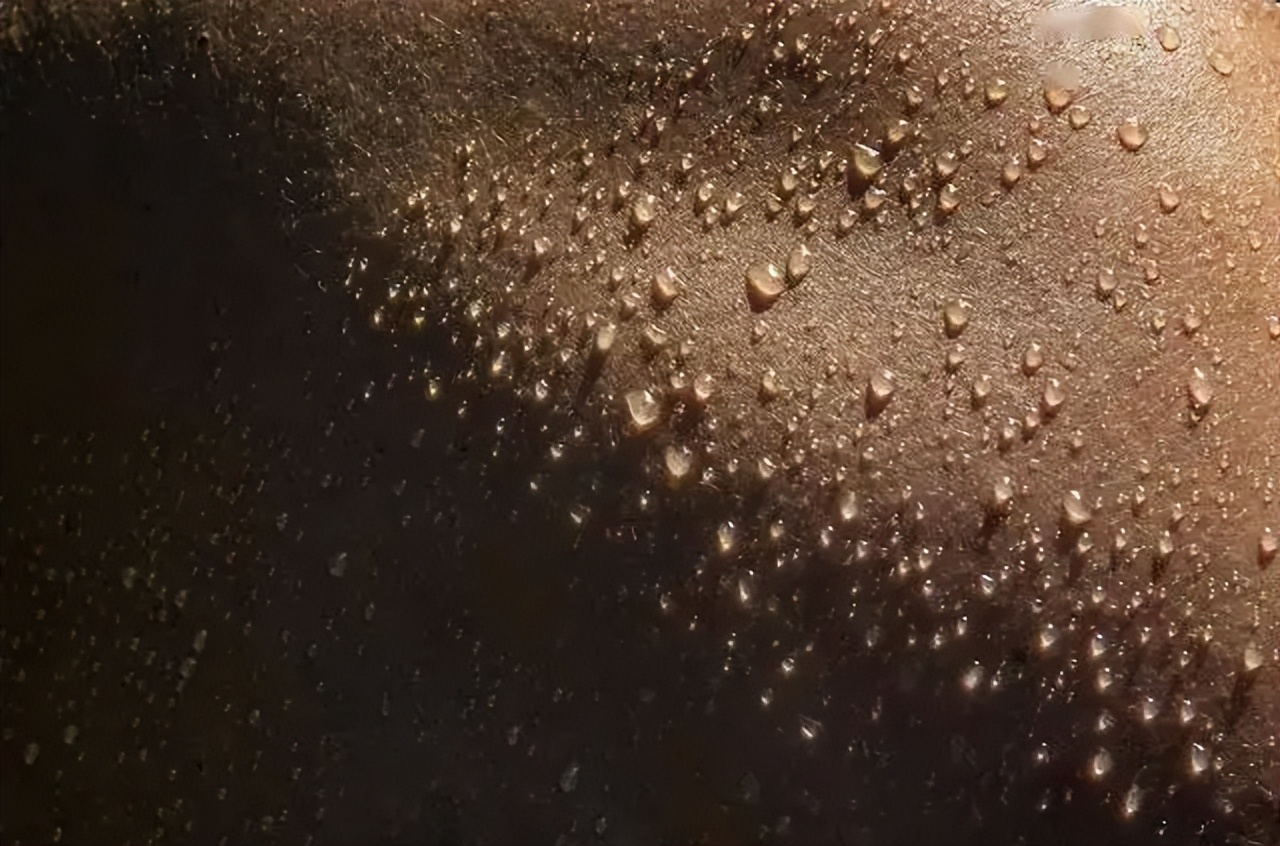 暴雨骤降，天气潮湿小心妇科病