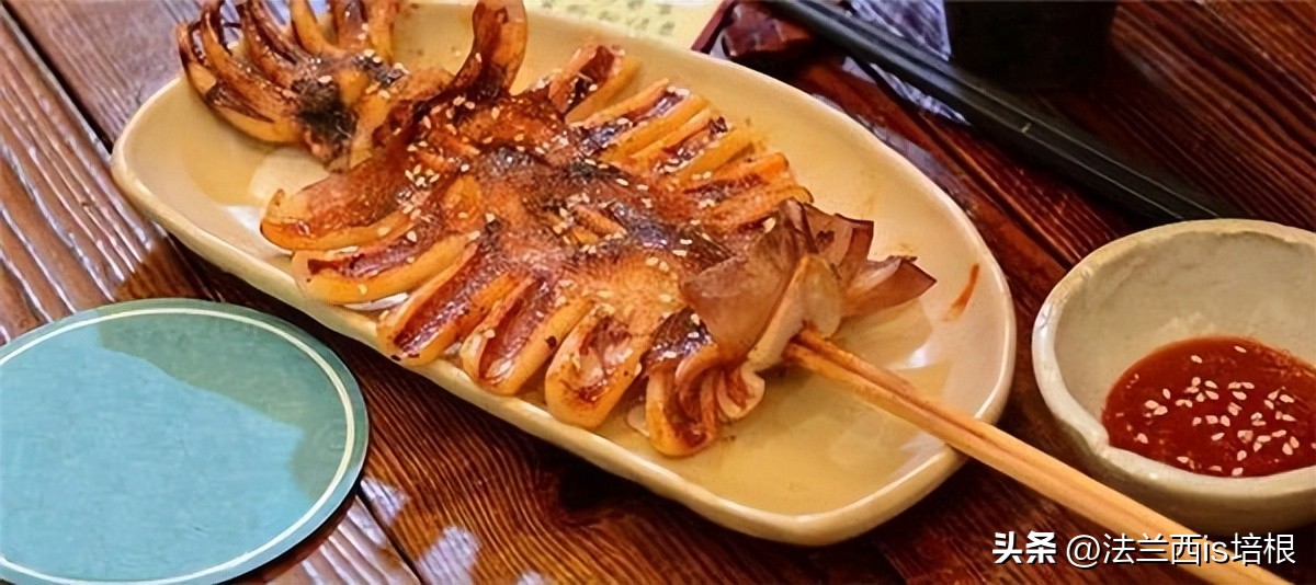 女子煮墨鱼没放墨汁似熬沥青,女子首次煮墨鱼没倒墨汁似熬沥青