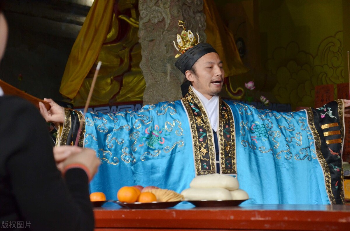 白话《*瓶金**梅》第二百二十七回陈敬济从富家公子到乞丐只需几个月