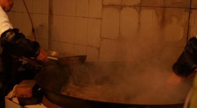 河南男子掉入油锅后来怎么样了,河南男子掉进油锅