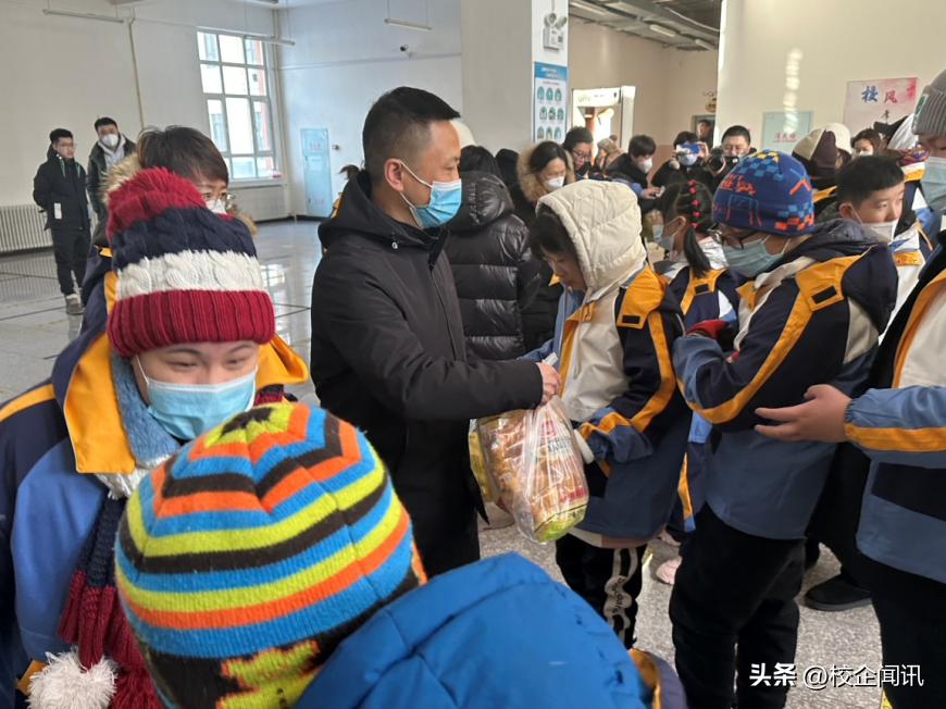 “残疾人冰雪运动进校园活动”在哈尔滨市启迪学校隆重举行