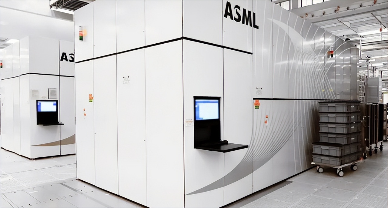 光刻机比飞机发动机难造,光刻机比原子弹难造吗