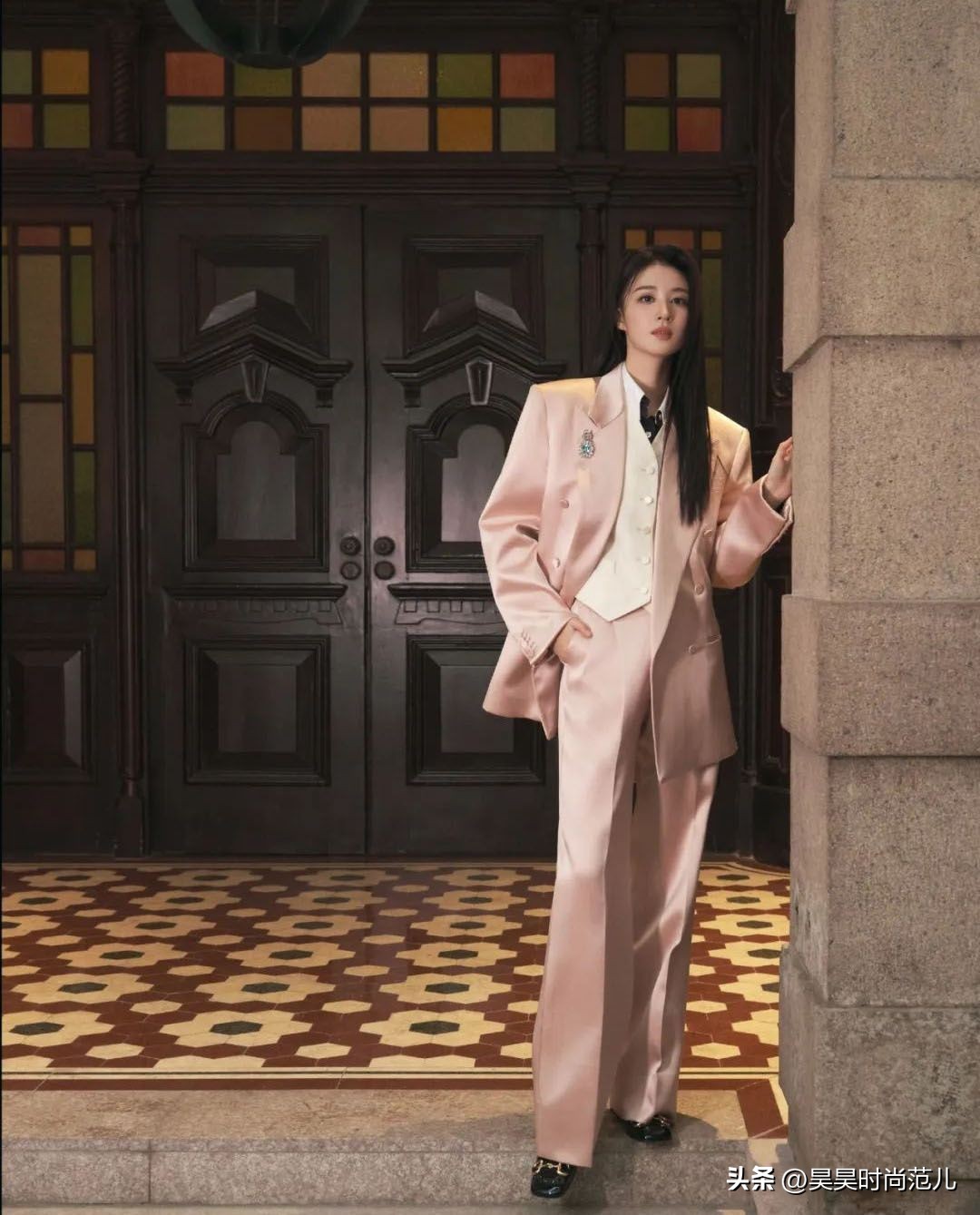 气质不重样初夏西装的百搭穿法,几款潮流范儿的西装搭配