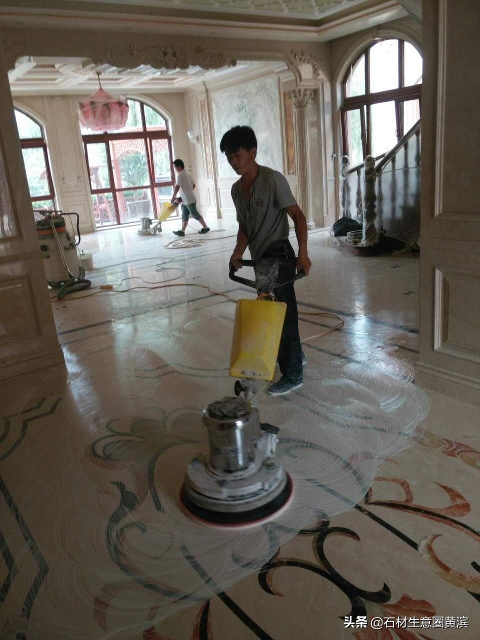 防止石材地面空鼓应采取哪些措施,大楼外墙下地面洒水石材空鼓塌陷