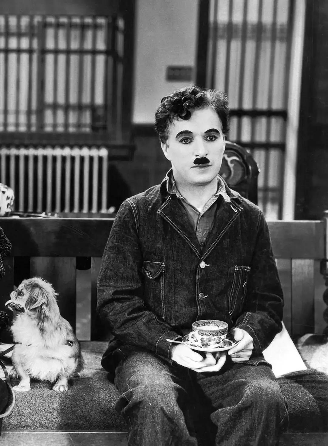 喜剧大师卓别林成名故事,喜剧大师卓别林无厘头