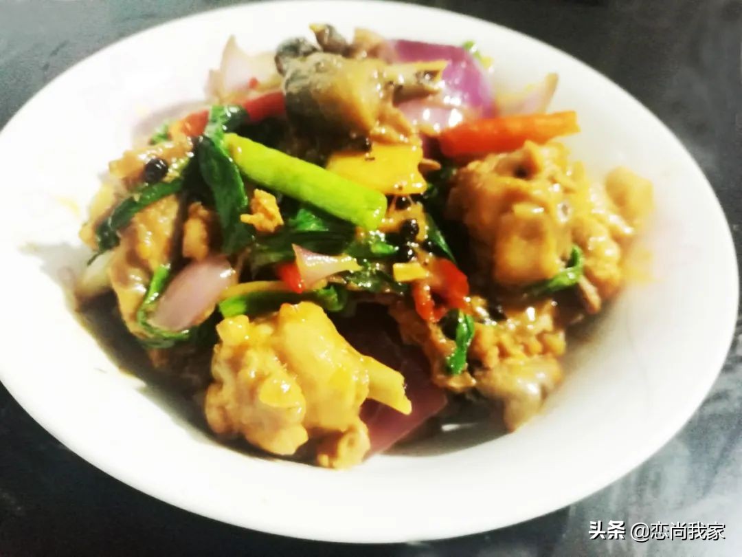 这个泡椒洋葱红烧鸡过年家里聚餐可以有，鸡肉去腥焯水就错了
