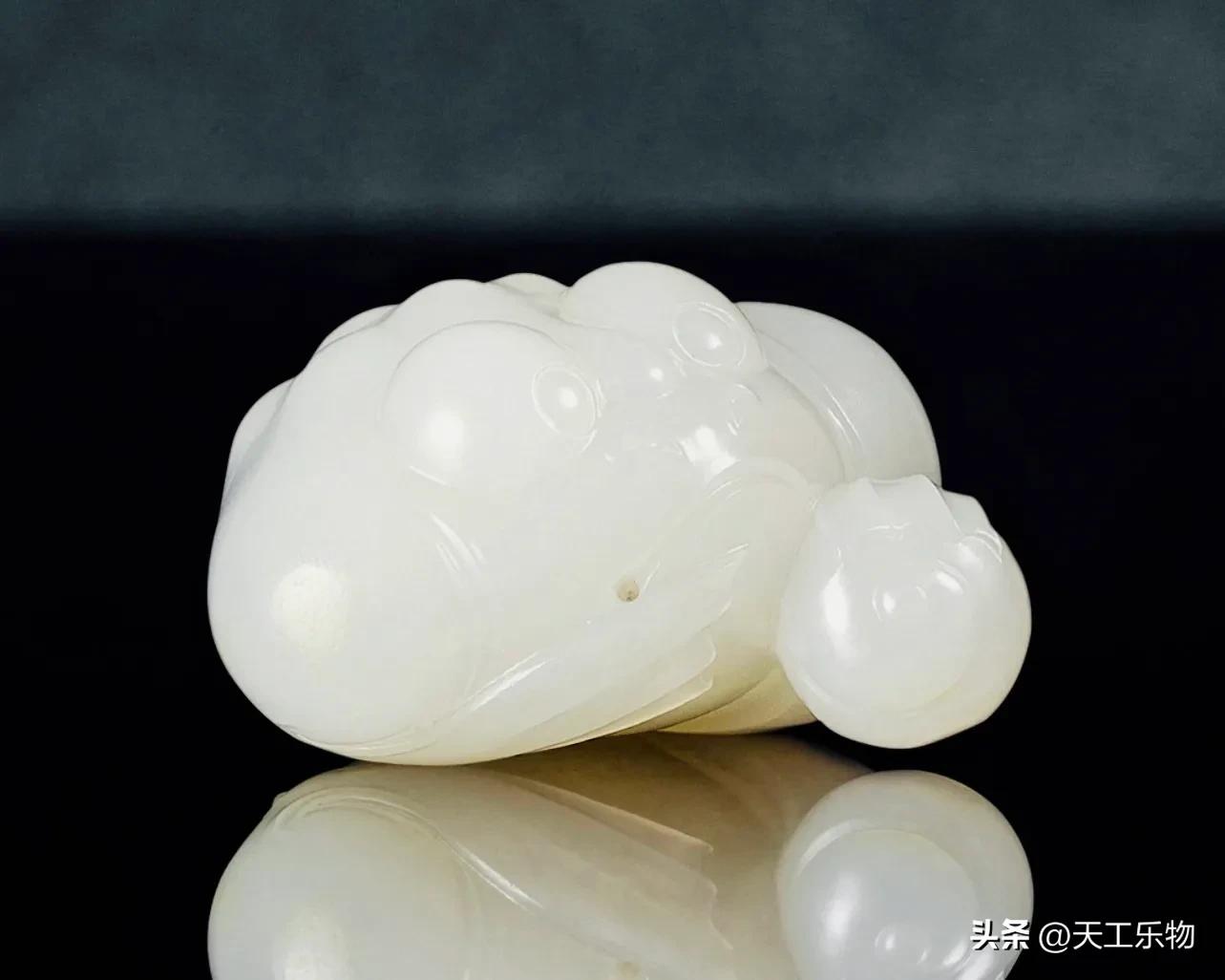 和田玉中的白玉和羊脂白玉哪个好,和田白玉和羊脂白玉有什么区别