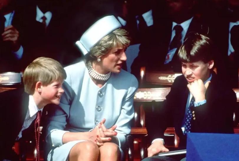 戴安娜的2个著名情人：一个用她挣钱为她自杀，一个陪她命丧黄泉