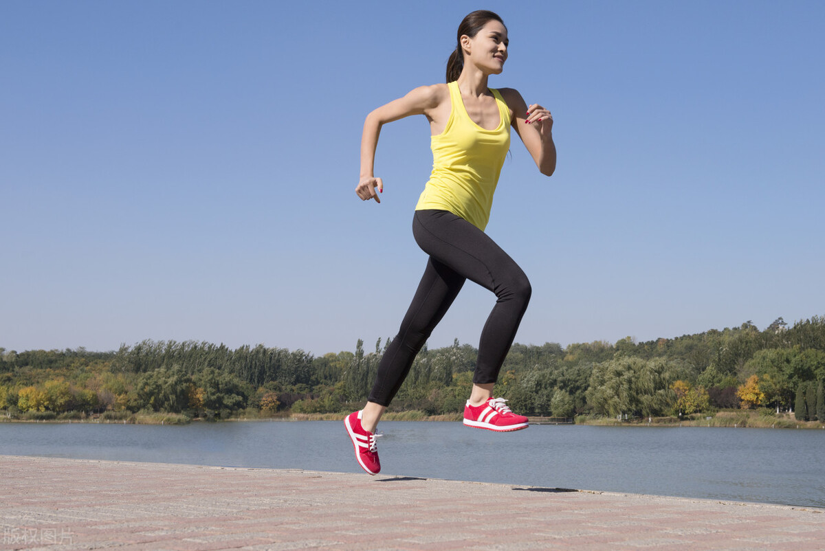 运动过量对心脏的危害如何治疗,每天跑步10公里会损点膝盖骨吗