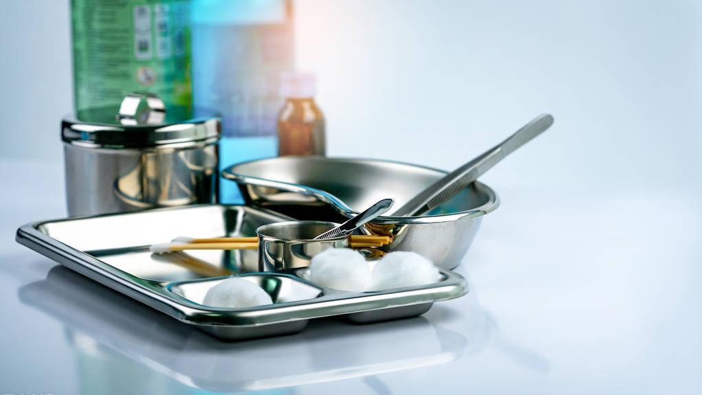 脚趾甲老是往肉里抠,脚趾甲一碰就疼怎么解决