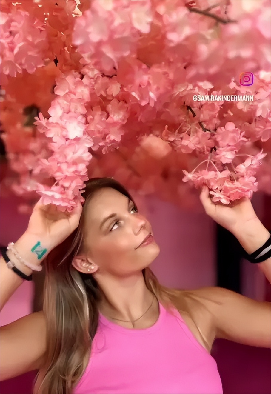 “芭本海默”火遍TikTok，明星网友疯狂整活，连诺兰都不放过？