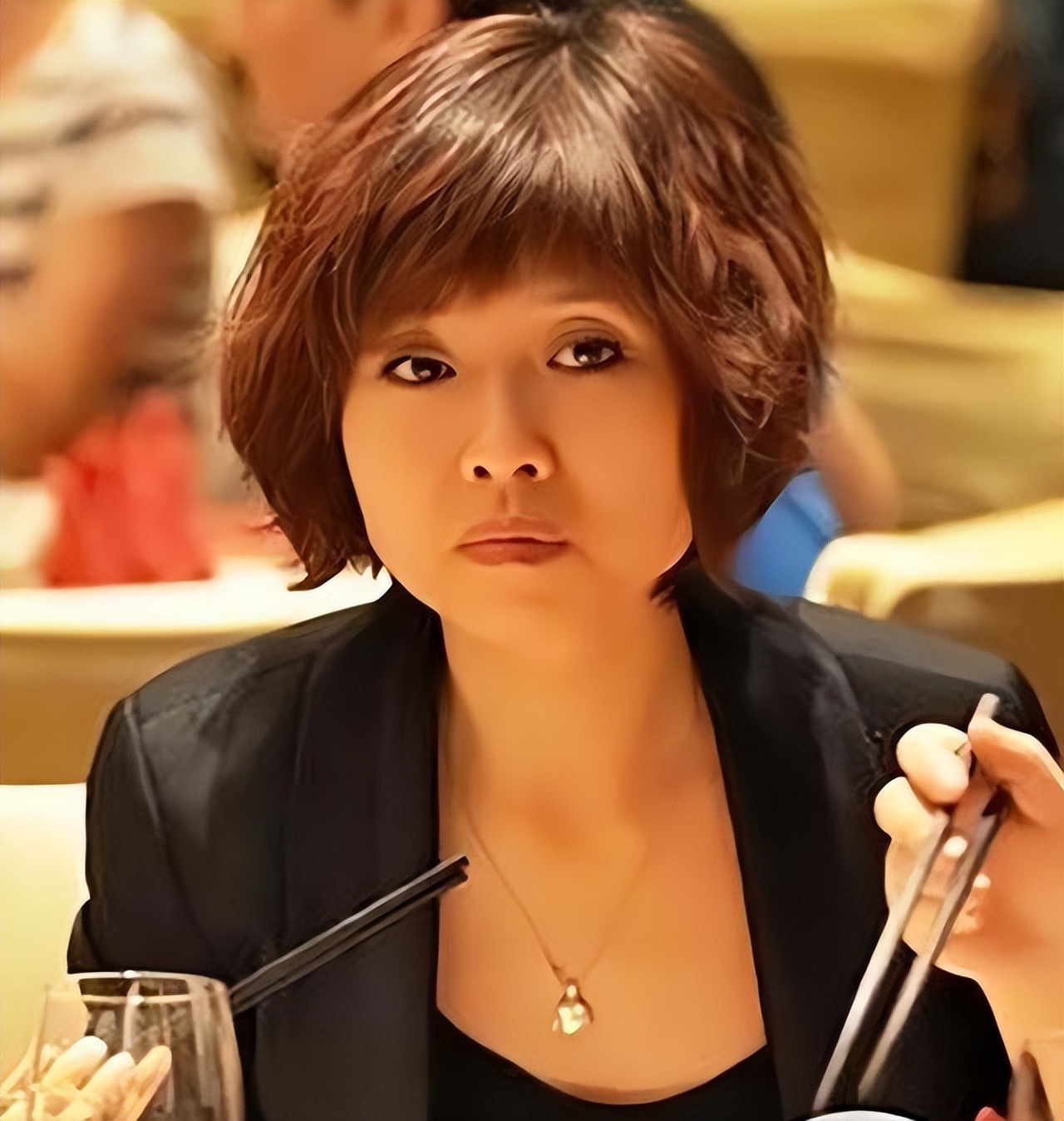 刀郎前妻：生下女儿40天便跑路，如今刀郎幸福美满，她可曾后悔？