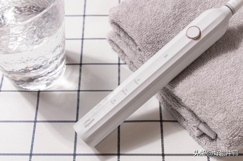 日常妆牙齿怎么变白,化了妆牙齿太黄怎么办