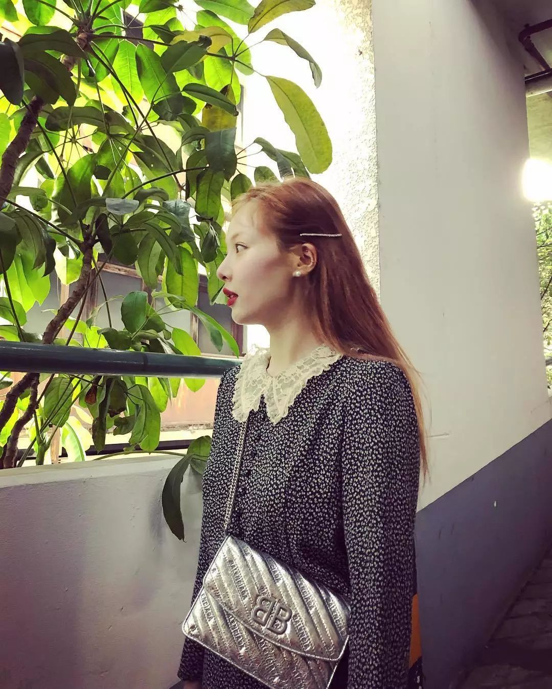 儿童用泫雅风彩色发夹怎么扎好看 (泫雅一字夹发夹佩戴方法)