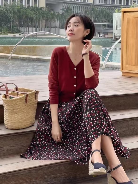 烂大街里的碎花怎么穿,烂大街连衣裙穿搭技巧