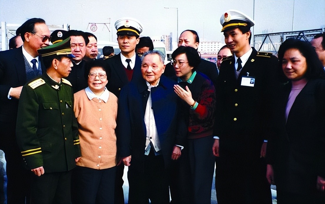 军委制定接防香港方案，忽视了*力武**准备，*小平邓**沉着脸说了2句话