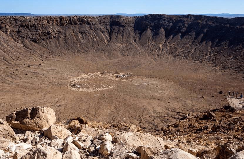 大叔因救人获赠“小石头”，20多年后发现：这是价值2亿的夜明珠