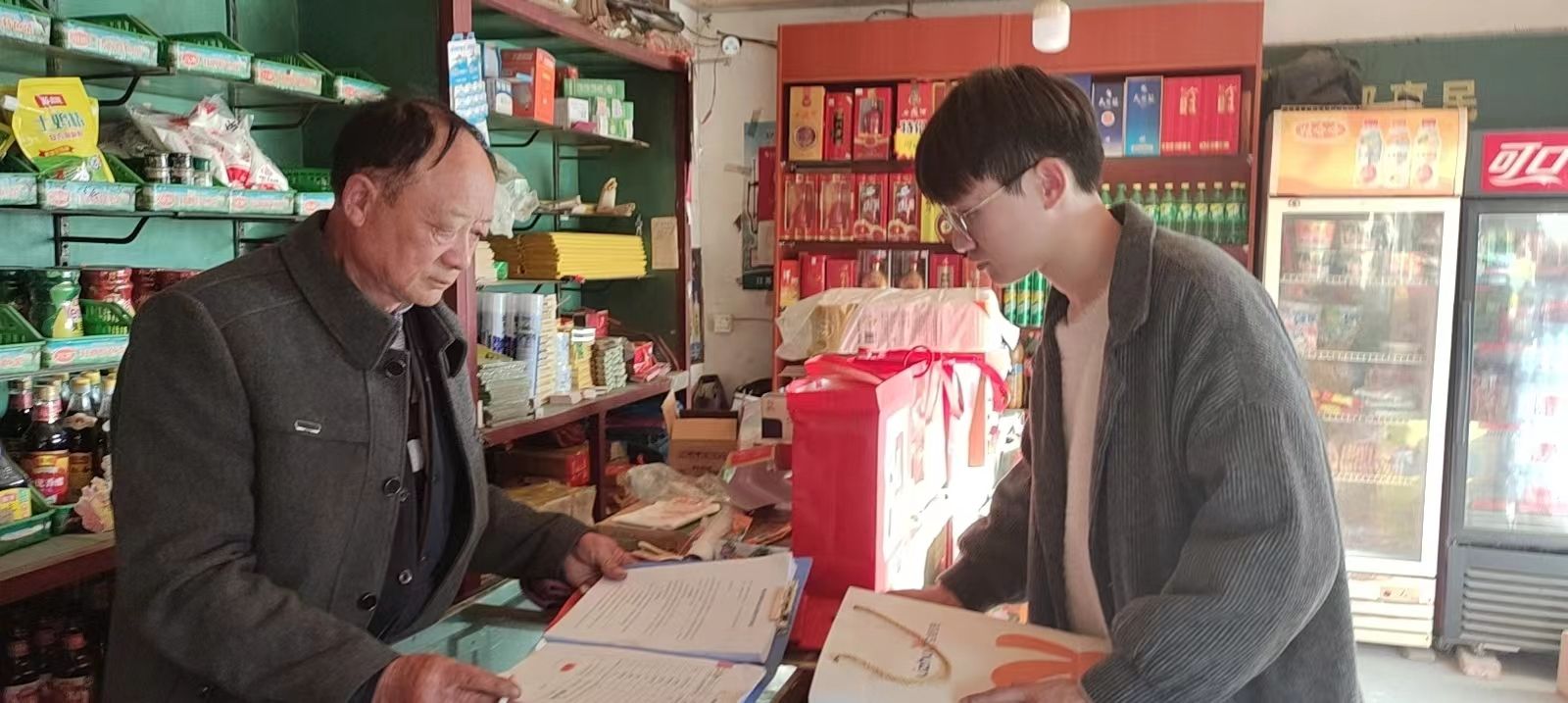 镇村电商服务站点日常巡查,电商工作人员工作视频