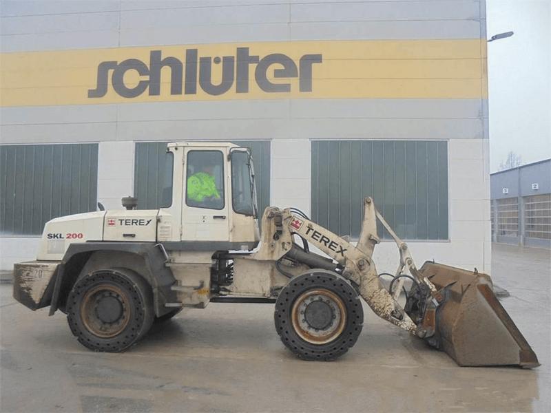 英国男子体重飙至600斤,英国男子重300磅