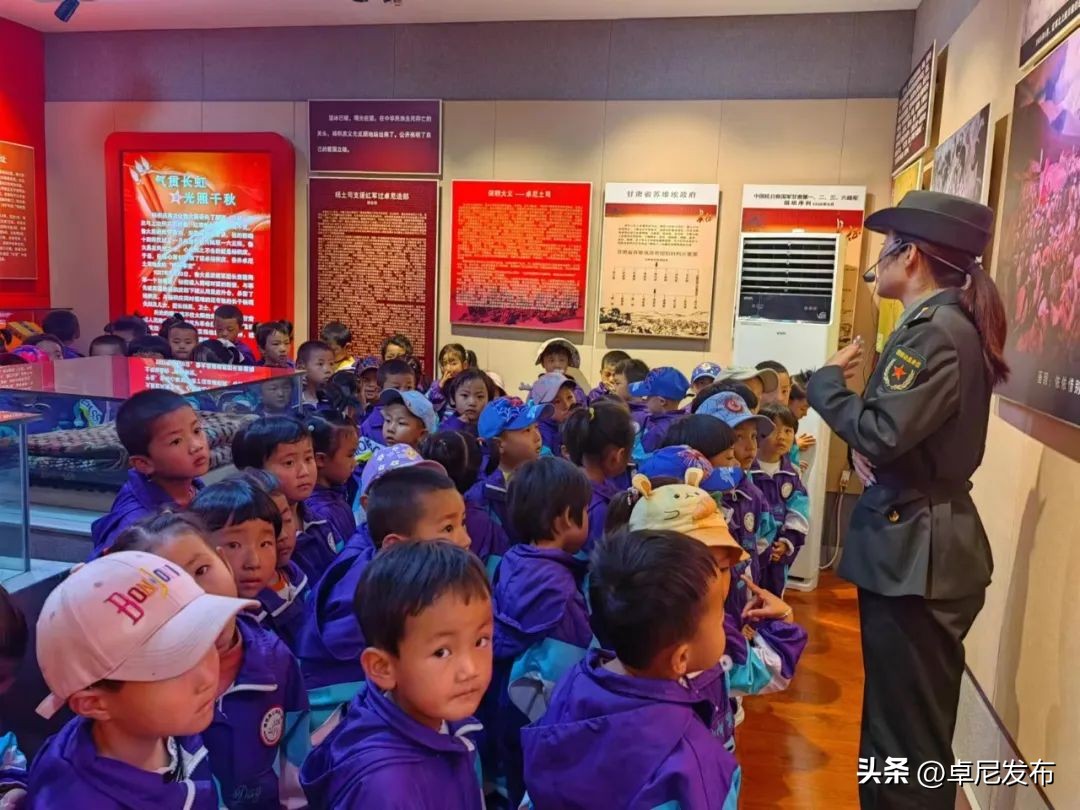 聆听红色故事传承红色精神幼儿园,参观红色教育基地的系列活动名称