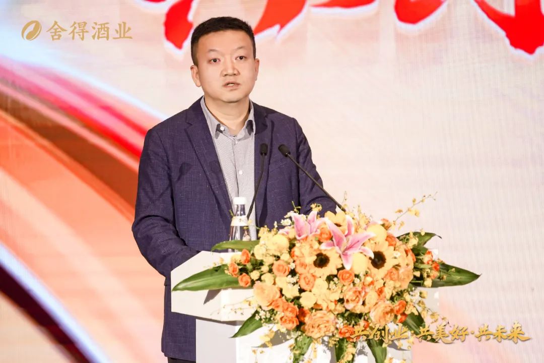 组建经销商“智囊团”，舍得酒业冲刺百亿再添新动能