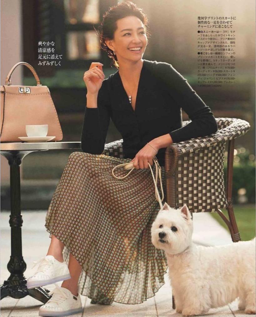 运动鞋搭配什么款式的长裙,这才是大部分普通女孩的穿搭