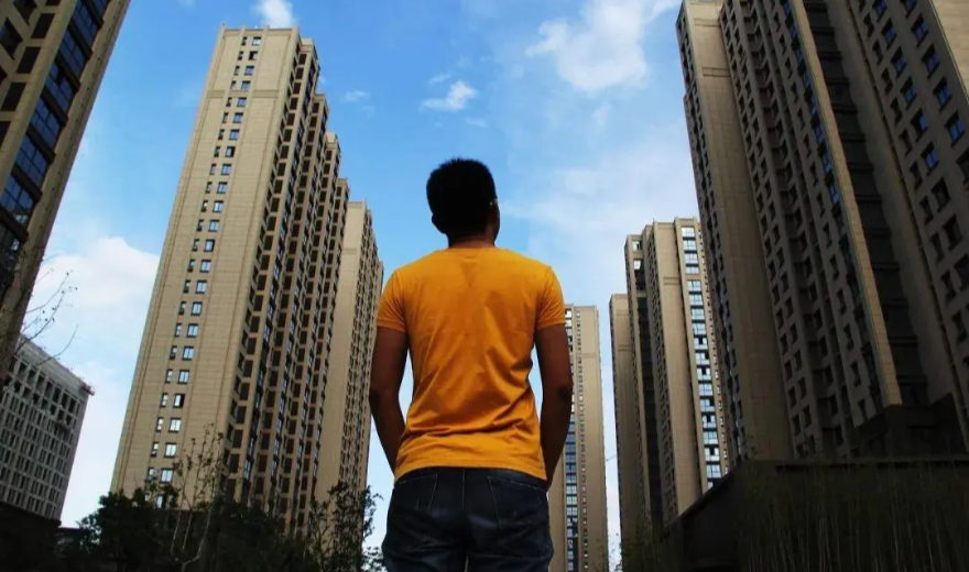 房东靠自己挣钱交房租,要求租户按照工资比例交房租