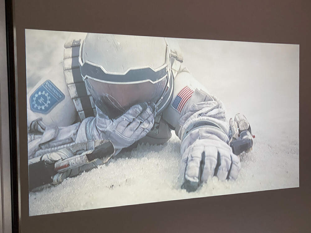 aoc智能投影仪a1max真实亮度测评,aoca1真实亮度