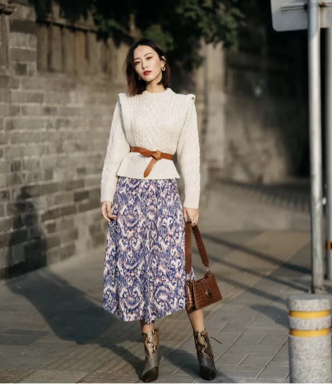 秋冬穿搭六个系腰带方法,时尚小技巧欧美风穿搭腰带系法