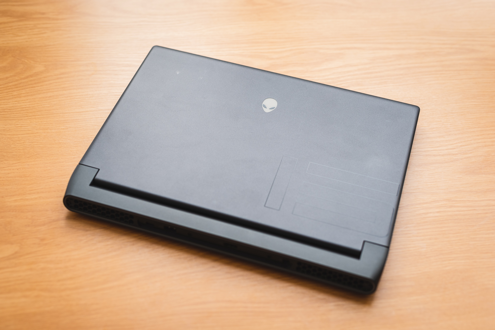 alienwarem15r7笔记本,男人的快乐就这么简单老外