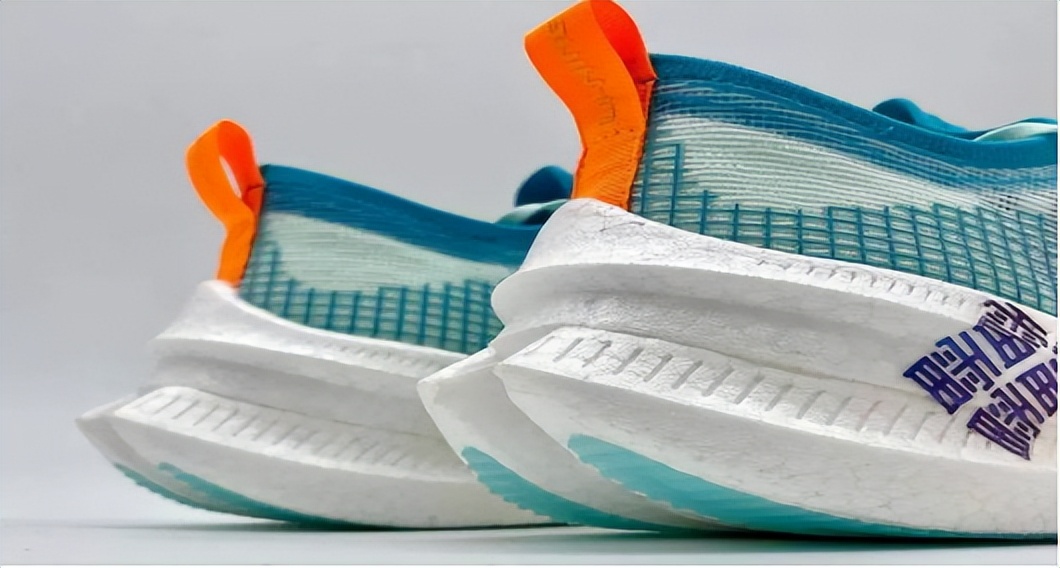 鞋底比较高的阿迪耐克,耐克李宁鞋底材料是怎么流出来