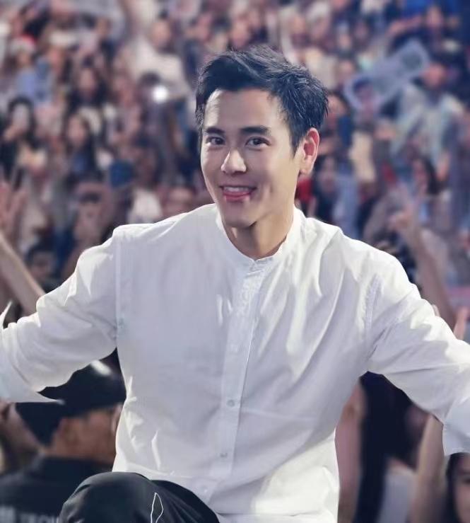 有哪些明星头发秃顶,秃顶明星发际线