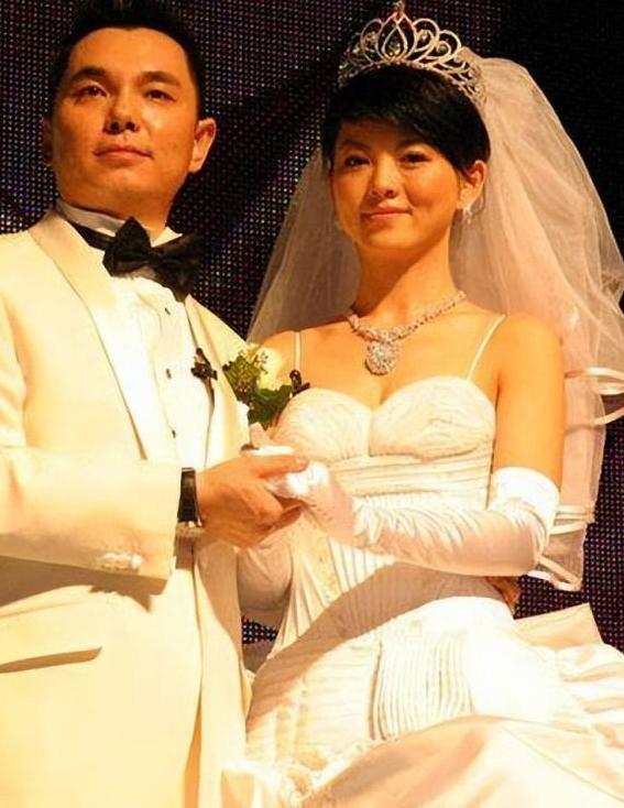 炫富一姐李湘：早餐花7000元，富养女儿惹争议，被王岳伦戴绿帽