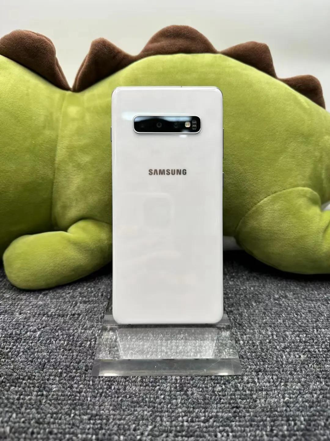 小米11用的是三星的屏幕,小米11全部用三星屏吗