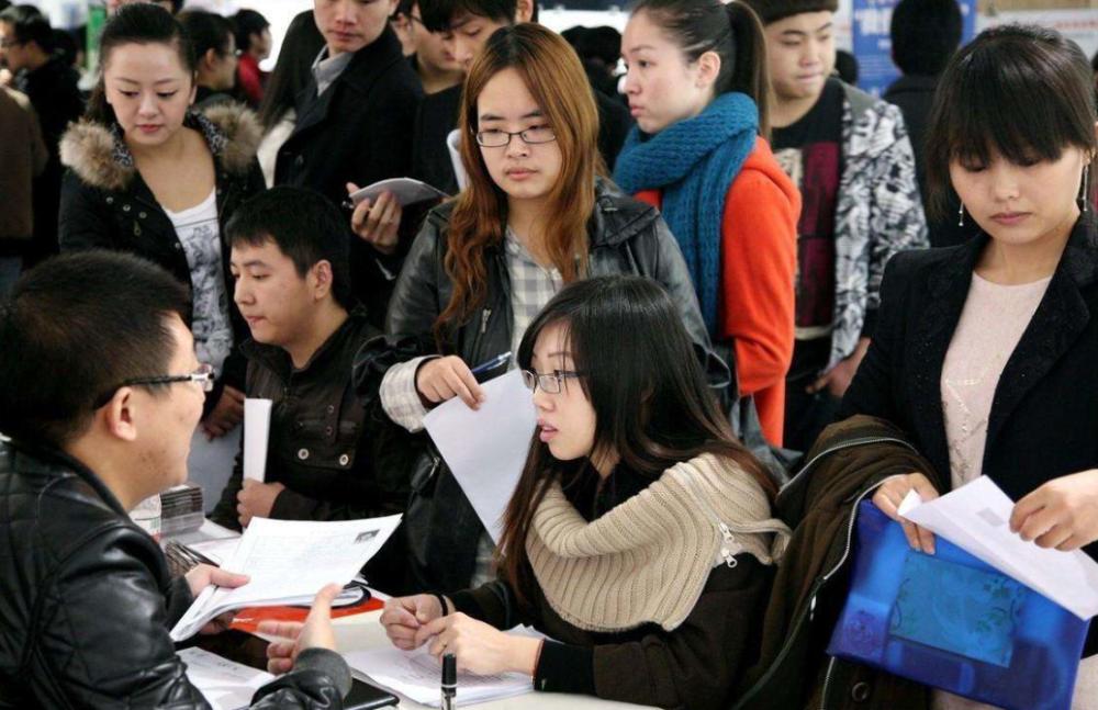 上海毕业生真实工资,上海本科生月入10万