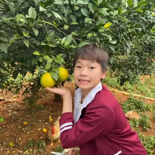 奥运冠军全红婵与他人合影,奥运冠军全红婵简历