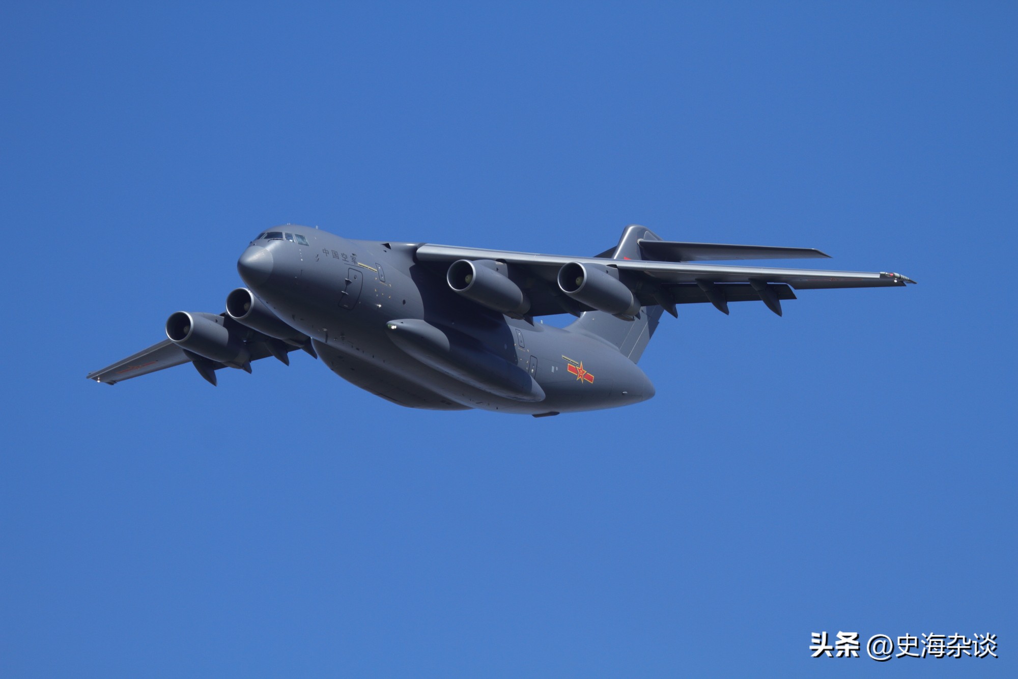 运20多机编队,运20首次空降训练