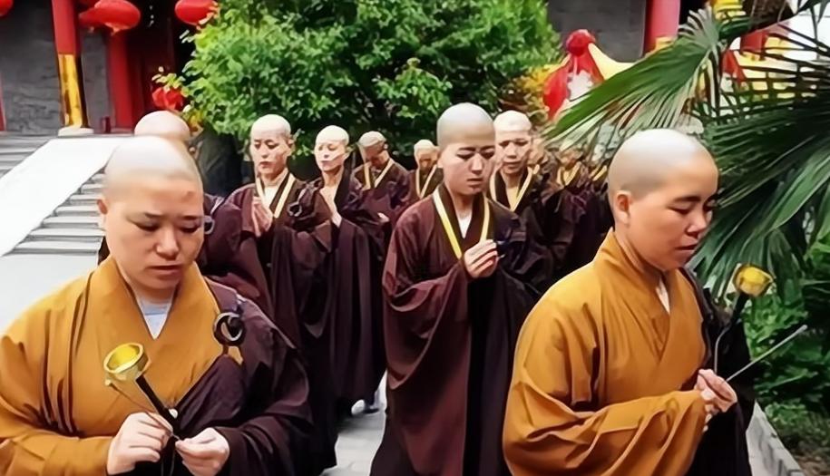 五台山出现浓妆艳抹的尼姑,五台山“尼姑”浓妆艳抹
