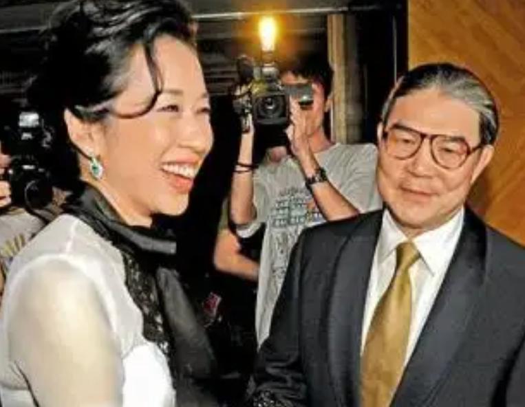 郭晶晶嫁入霍家之前就很有地位吗,七年前刚嫁入霍家的郭晶晶