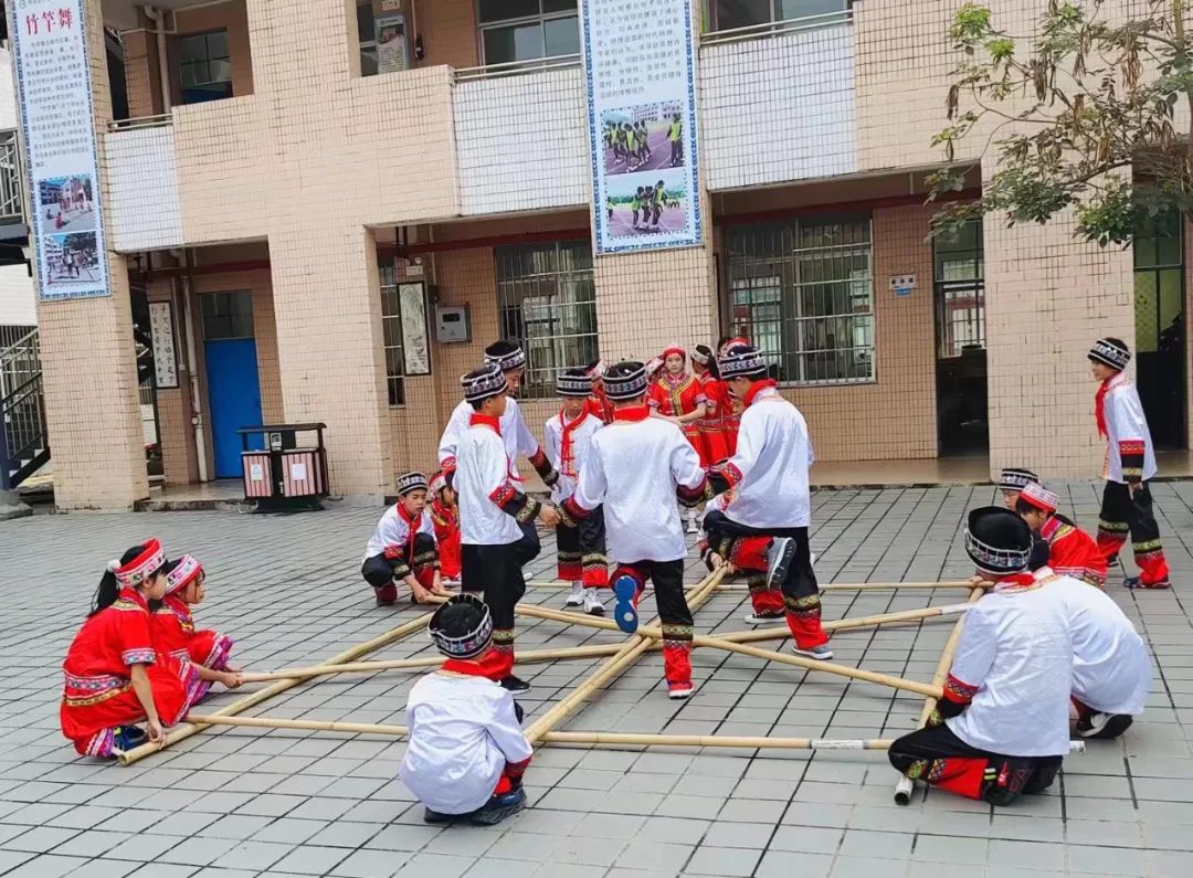 怀集：资源共享见实效名校创建促发展