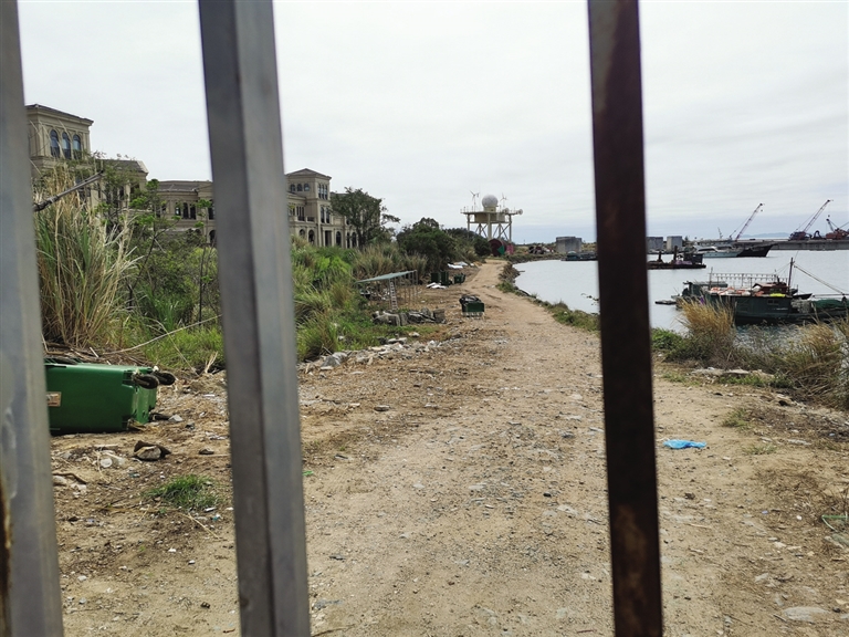 万宁日月湾日岛部分区域垃圾仍未清理，物业服务中心：游艇码头属酒店管理