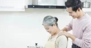 月薪8000男保姆,男保姆一年工资多少