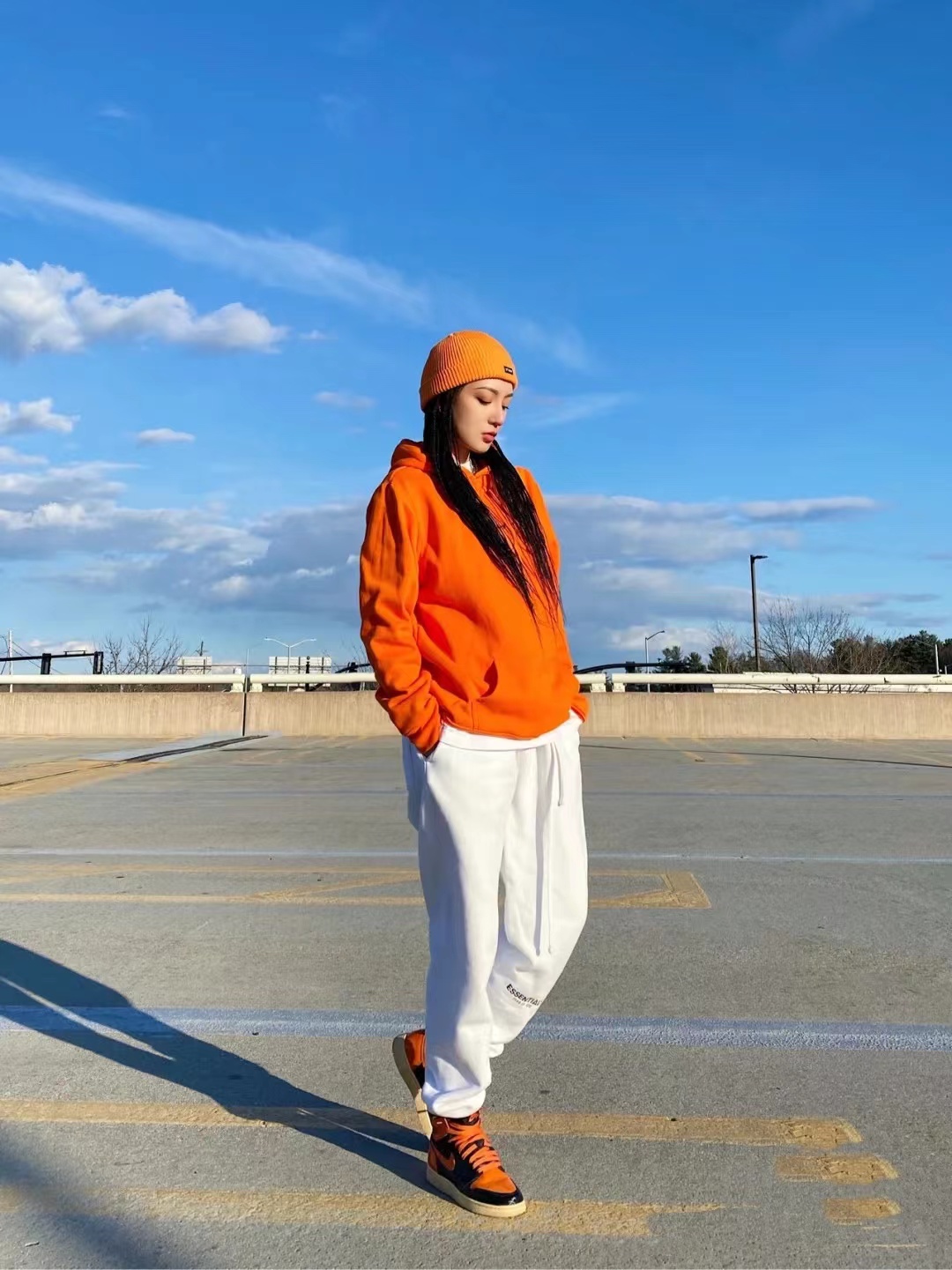 橘色鞋子怎么搭配袜子好看,橘色鞋子怎么配西装