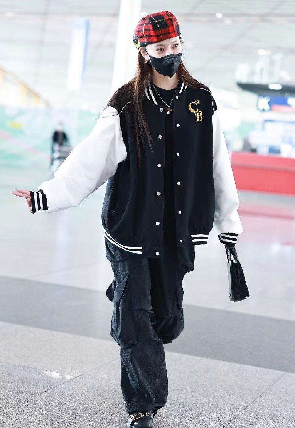 外套这样穿时尚百搭甜美可爱迷人,时尚春季穿搭女明星们都这样穿
